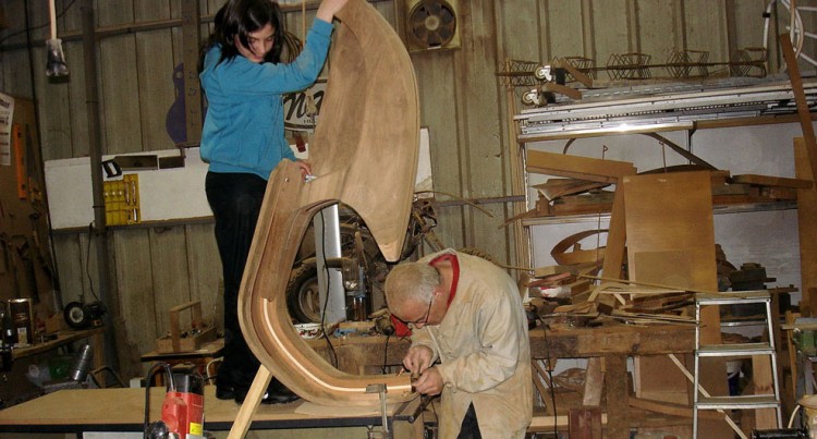 高手在民间 手工打造木制Vespa摩托